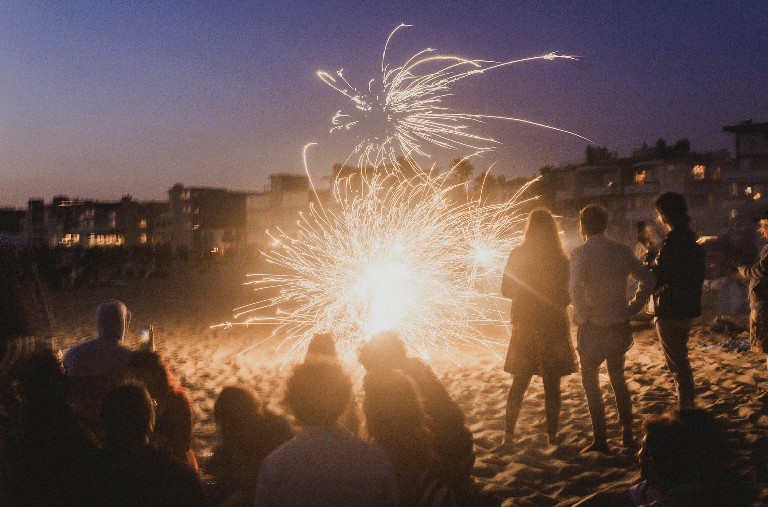 Svētku salūts, petardes, pirotehnika, peonija